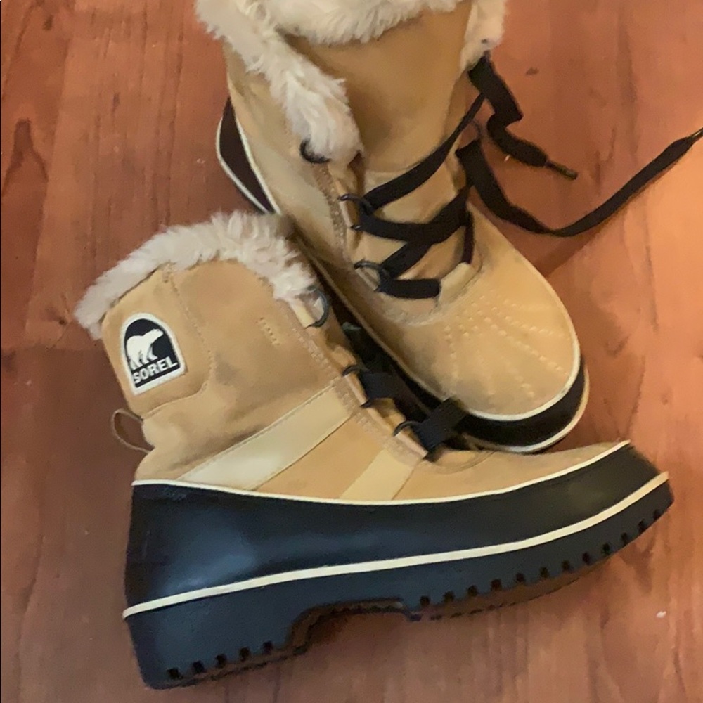 Sorel snow boots - Size 6